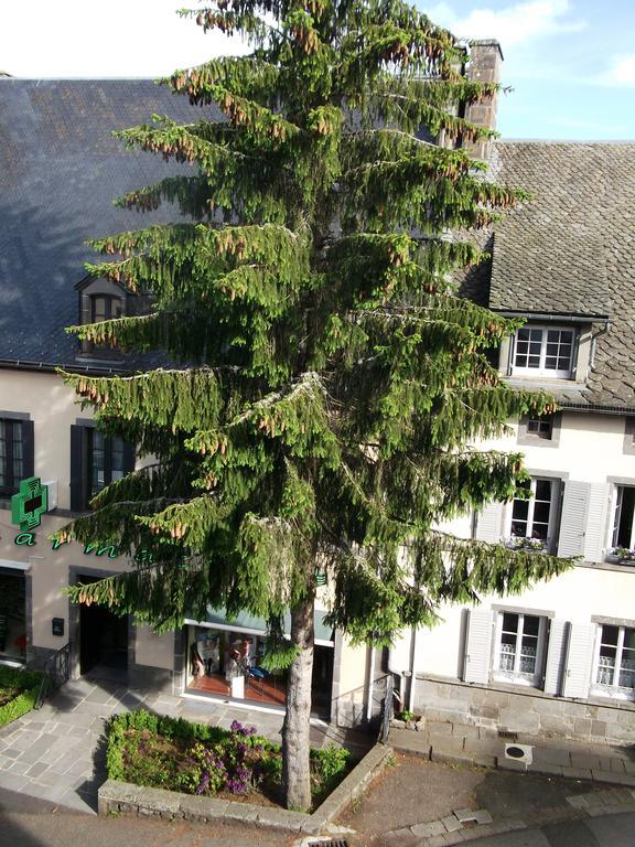 Hotel Restaurant La Reine Margot La Tour-d'Auvergne Exterior photo