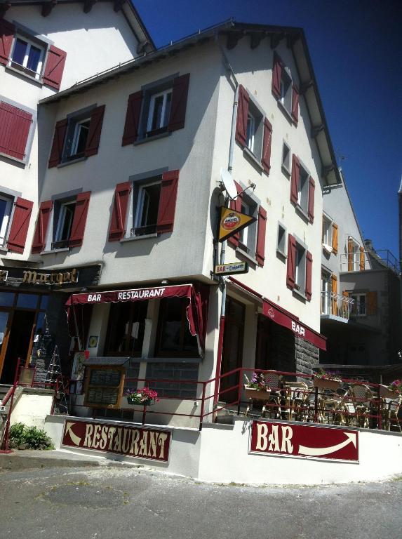 Hotel Restaurant La Reine Margot La Tour-d'Auvergne Exterior photo